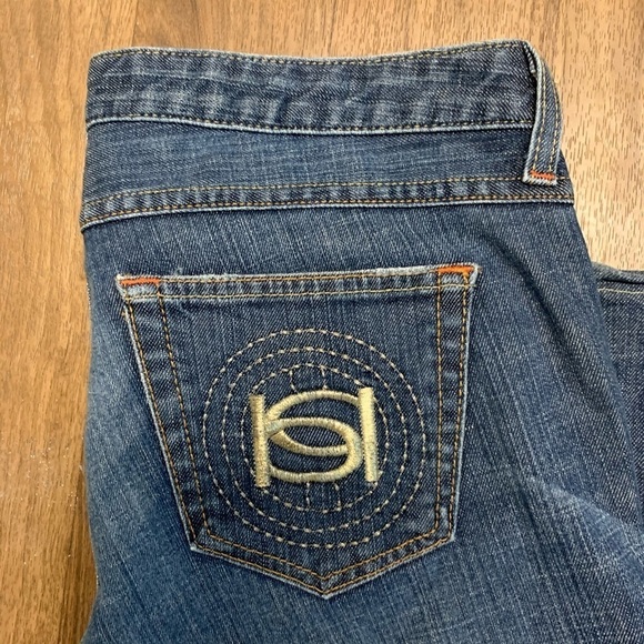 Bebe Medium Wash Flare Leg Denim Jeans 29 - Picture 2 of 6